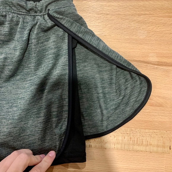 EUC Layer 8 Women’s Running Shorts - Picture 4 of 6